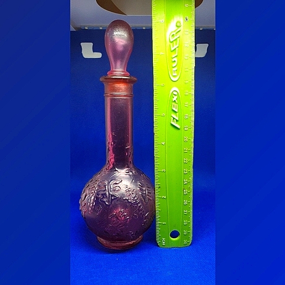 Skin So Soft Bottle by Avon, 1973 Bath Oil Decanter, Embossed Grape Vines EMPTY - Picture 4 of 11